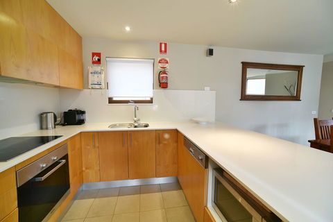 Snowstream 4 - Accommodation Main Beach 5