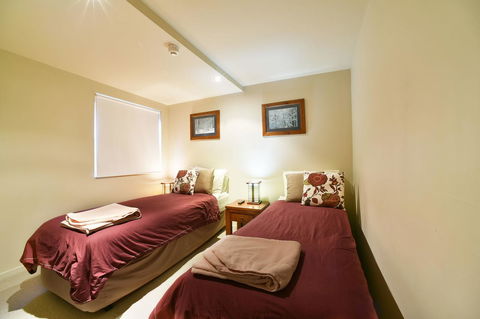 Snowstream 4 - Accommodation Main Beach 1