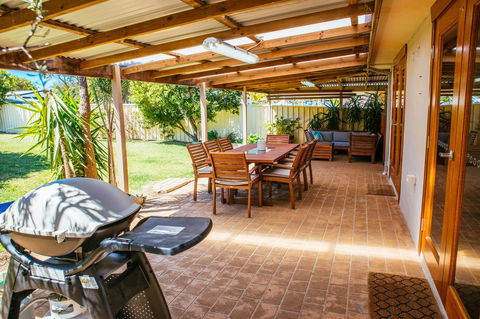 Sunbaker Pet Friendly Awards Finalist 4 Mins Walk To Culburra Beach - Accommodation Main Beach 0