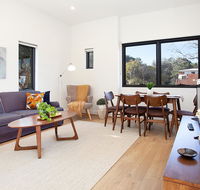 Stylish Apartment With Garage Near Bondi Beach - Accommodation Main Beach