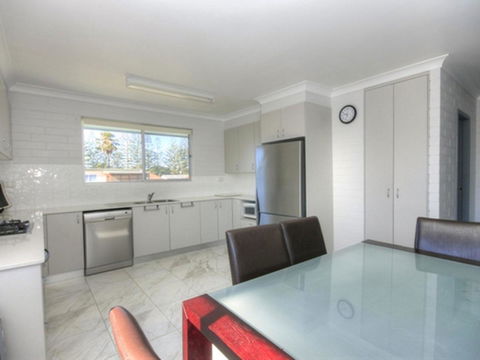 45 Wharf Street - Whole House - Accommodation Main Beach 7
