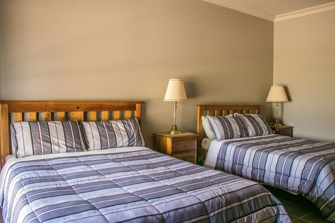 Ironstone Estate Lovedale - Accommodation Main Beach 11