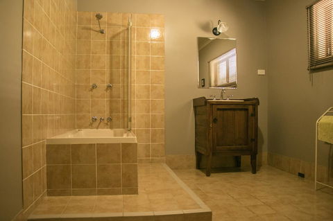 Ironstone Estate Lovedale - Accommodation Main Beach 10