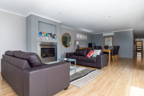 The Edgewater On Greville - Accommodation Main Beach 12