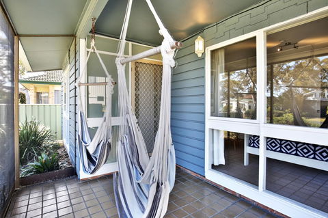 Hayes Beach House I Award Winner I 4 Mins To Beach - Accommodation Main Beach 16
