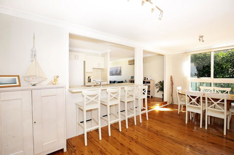 Hayes Beach House I Award Winner I 4 Mins To Beach - Accommodation Main Beach 11