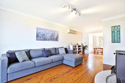 Hayes Beach House I Award Winner I 4 Mins To Beach - Accommodation Main Beach 9