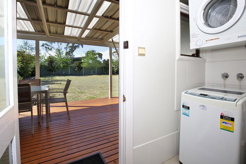 Hayes Beach House I Award Winner I 4 Mins To Beach - Accommodation Main Beach 15