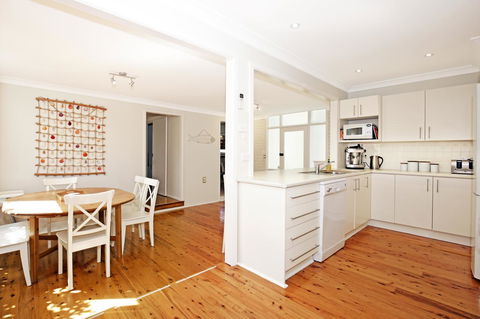 Hayes Beach House I Award Winner I 4 Mins To Beach - Accommodation Main Beach 5