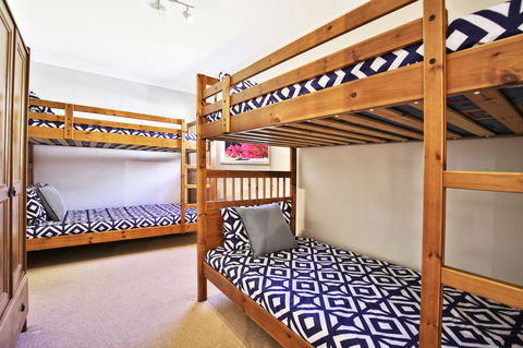 Hayes Beach House I Award Winner I 4 Mins To Beach - Accommodation Main Beach 10