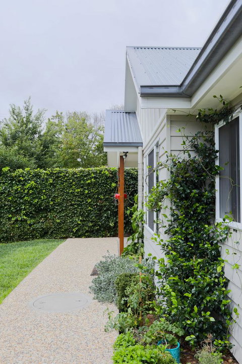 Armidale Cottage - House 2 - Accommodation Main Beach 3