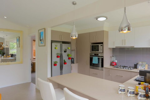 Armidale Cottage - House 2 - Accommodation Main Beach 17