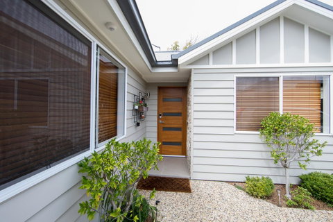 Armidale Cottage - House 2 - Accommodation Main Beach 1