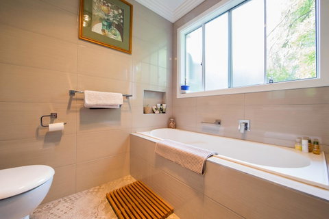 Armidale Cottage - House 2 - Accommodation Main Beach 28