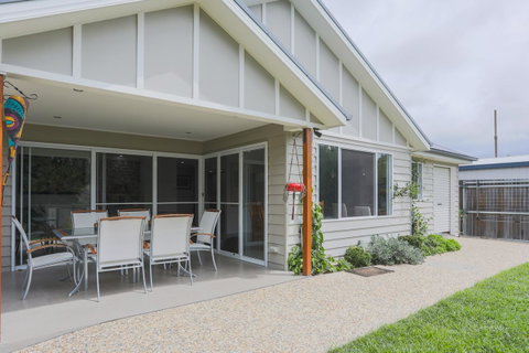 Armidale Cottage - House 2 - Accommodation Main Beach 0