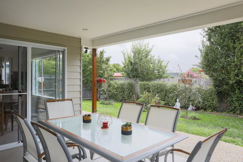 Armidale Cottage - House 2 - Accommodation Main Beach 4