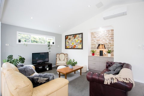 Armidale Cottage - House 2 - Accommodation Main Beach 21