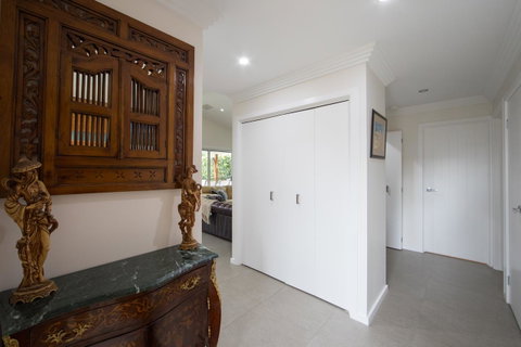 Armidale Cottage - House 2 - Accommodation Main Beach 10
