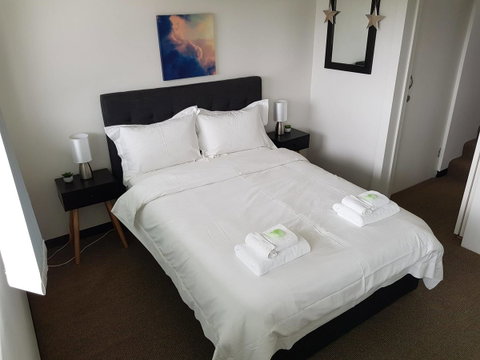 Manly Central Executive - Accommodation Main Beach 12