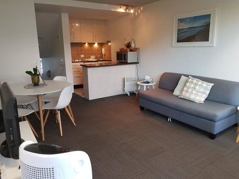 Manly Central Executive - Accommodation Main Beach 9