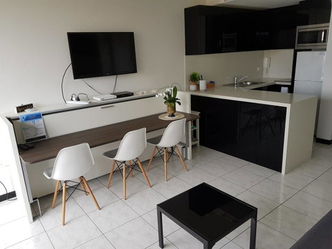 Manly Central Executive - Accommodation Main Beach 8