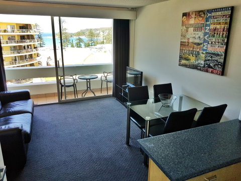 Manly Central Executive - Accommodation Main Beach 5
