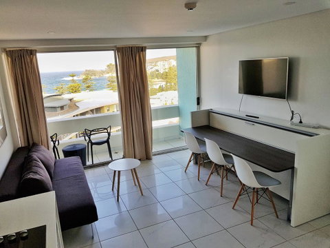 Manly Central Executive - Accommodation Main Beach 3