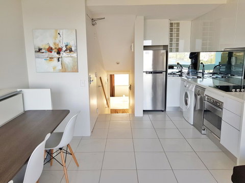 Manly Central Executive - Accommodation Main Beach 7