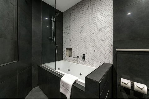 Holiday Inn & Suites - Parramatta Marsden Street, An IHG Hotel - Accommodation Main Beach 6
