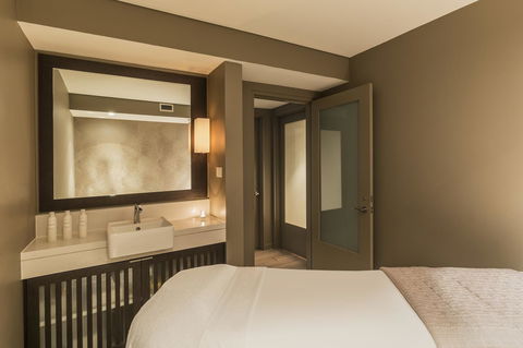 Swissotel Sydney - Accommodation Main Beach 22