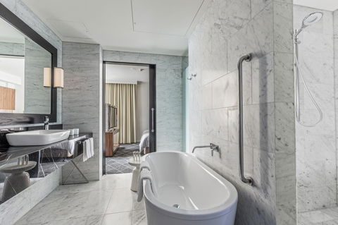 Swissotel Sydney - Accommodation Main Beach 25