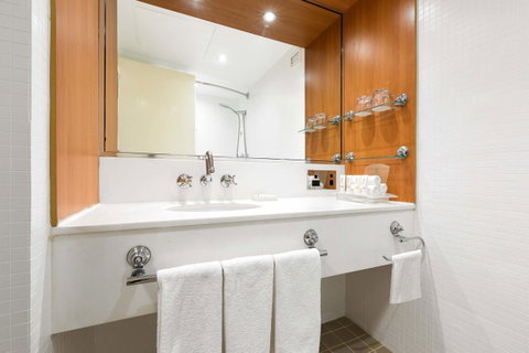 Sydney Harbour Hotel - Accommodation Main Beach 6