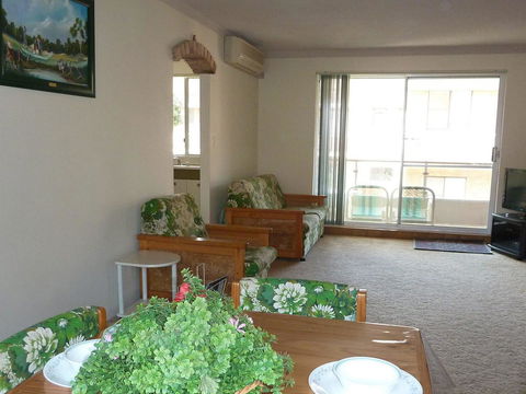 The Breakers 13 - Accommodation Main Beach 5