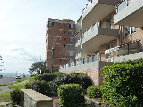 The Breakers 13 - Accommodation Main Beach 3