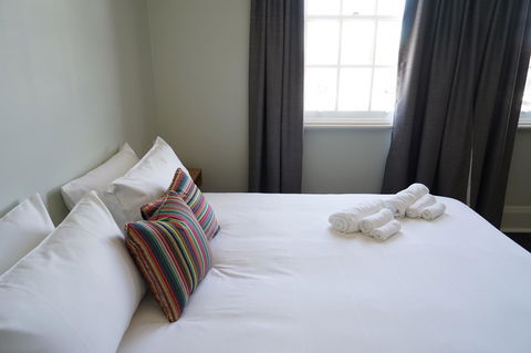 Rosehill Hotel - Accommodation Main Beach 5