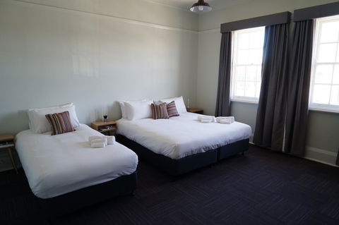 Rosehill Hotel - Accommodation Main Beach 0