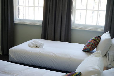 Rosehill Hotel - Accommodation Main Beach 7