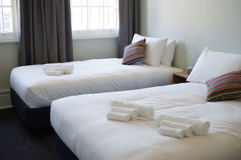 Rosehill Hotel - Accommodation Main Beach 15