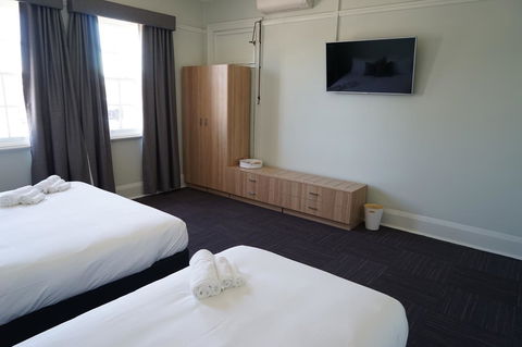 Rosehill Hotel - Accommodation Main Beach 6