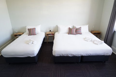 Rosehill Hotel - Accommodation Main Beach 2