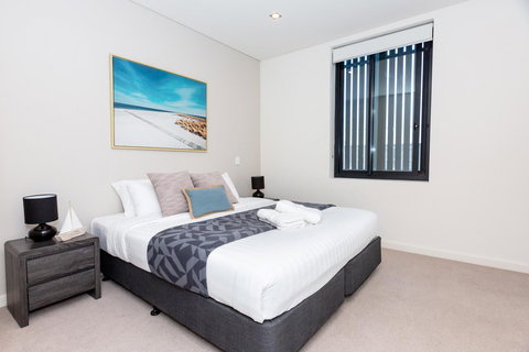 Brand New Executive Apartment - Accommodation Main Beach 8