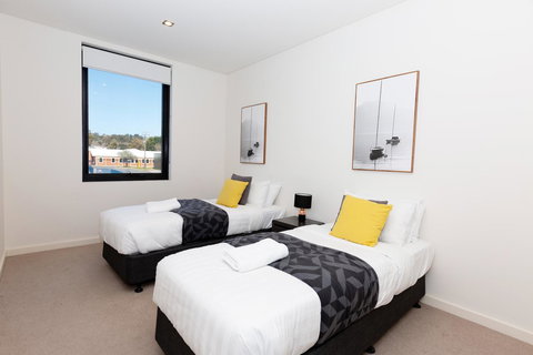 Brand New Executive Apartment - Accommodation Main Beach 14