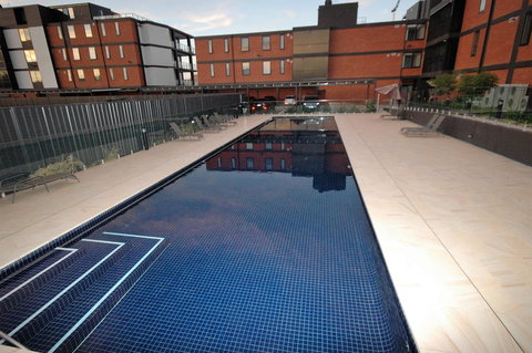 Brand New Executive Apartment - Accommodation Main Beach 25