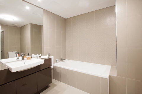 The Junction Palais - Modern And Spacious 2BR Bondi Junction Apartment Close To Everything - Accommodation Main Beach 3