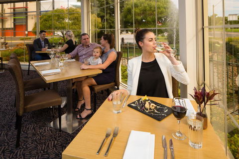 Best Western Plus Hovell Tree Inn - Accommodation Main Beach 25