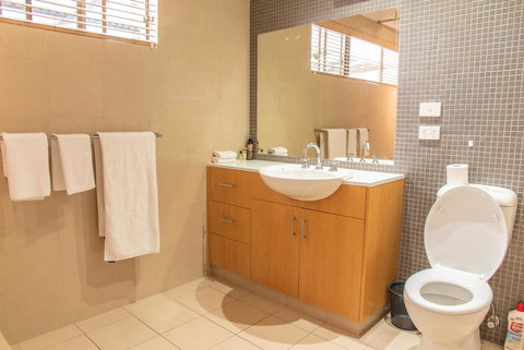 Belmont - Accommodation Main Beach 12