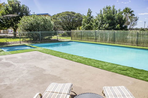 Allonville Gardens Motel - Accommodation Main Beach 9