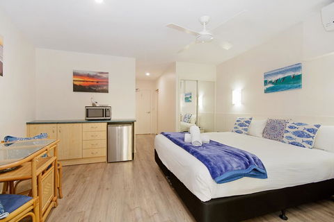 The Cove Yamba - Accommodation Main Beach 1