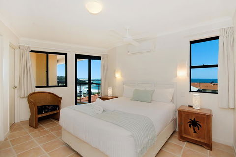 The Cove Yamba - Accommodation Main Beach 9