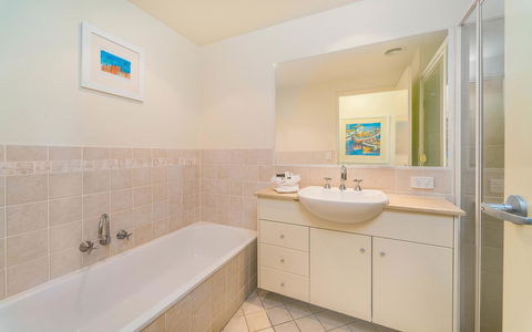 The Cove Yamba - Accommodation Main Beach 33
